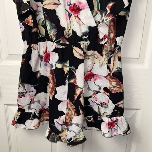 Umgee Black Floral V-Neck Surplice Ruffle short Sleeve Shorts Romper Size Medium - Picture 4 of 9